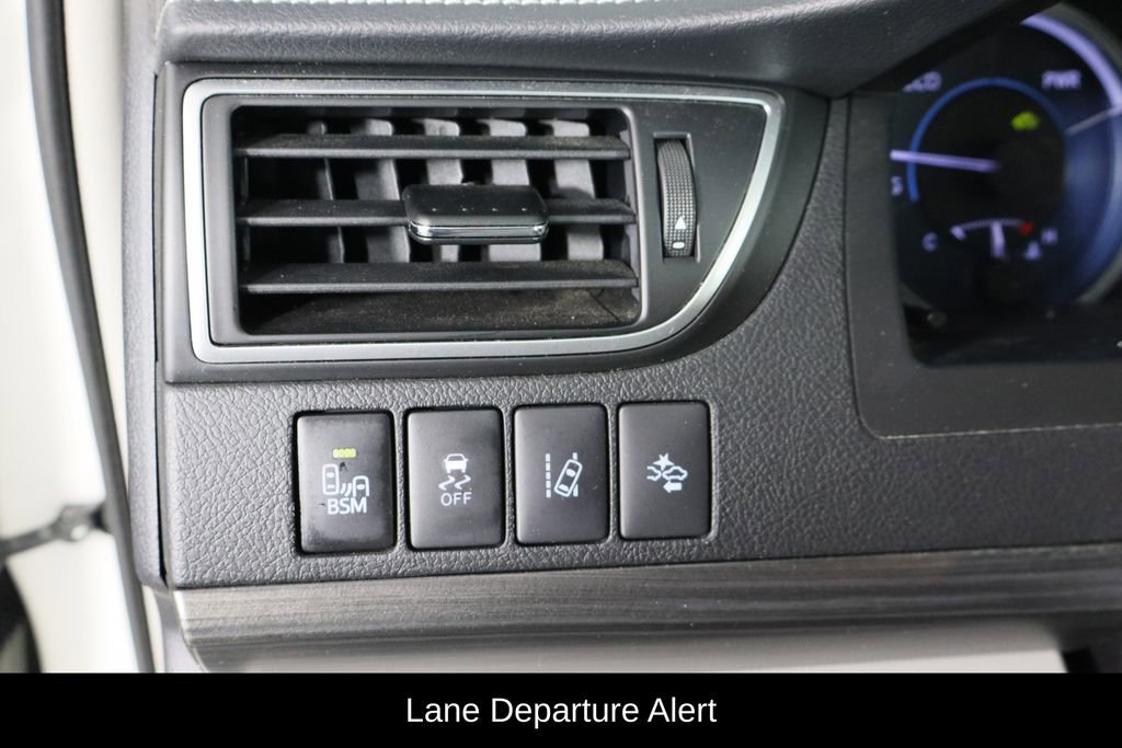 Used 2015 Toyota Camry XLE w/ Moonroof Package image 21