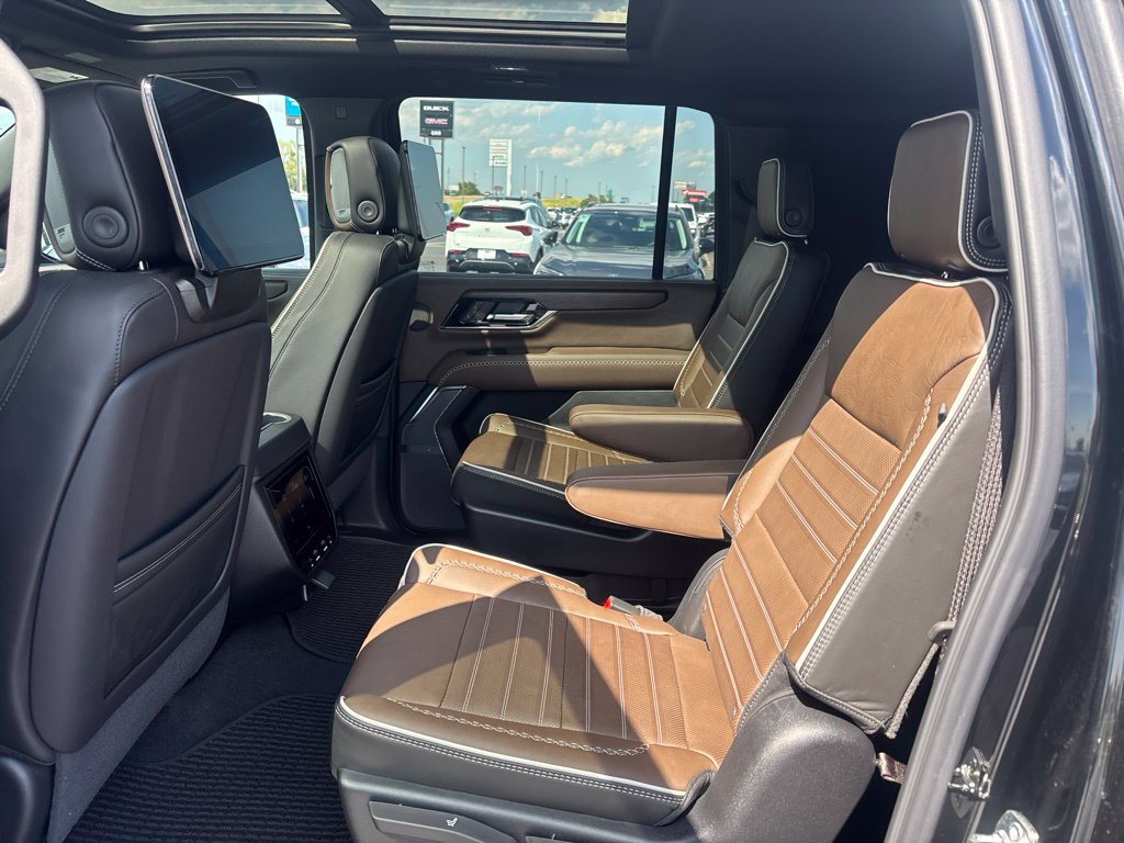 New 2026 GMC Yukon XL Denali Ultimate AWD/4WD image 12