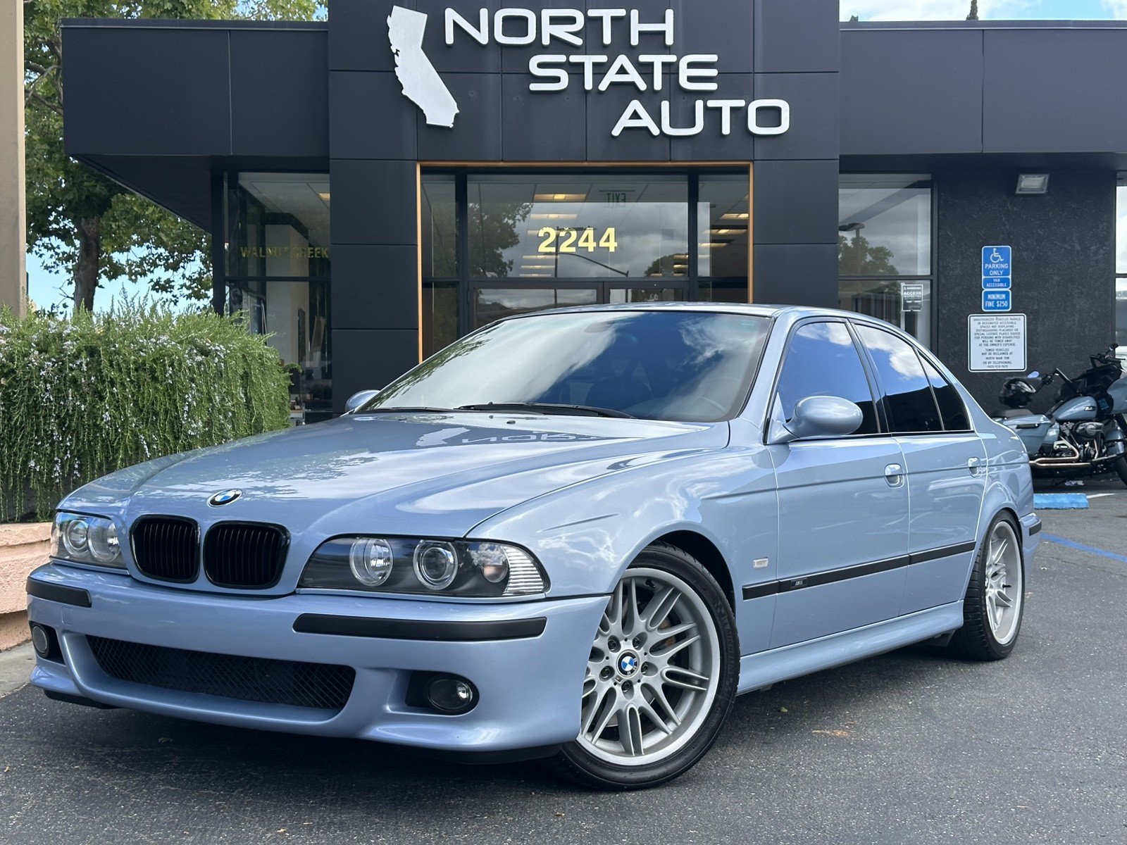 Used 2001 BMW M5 RWD image 2