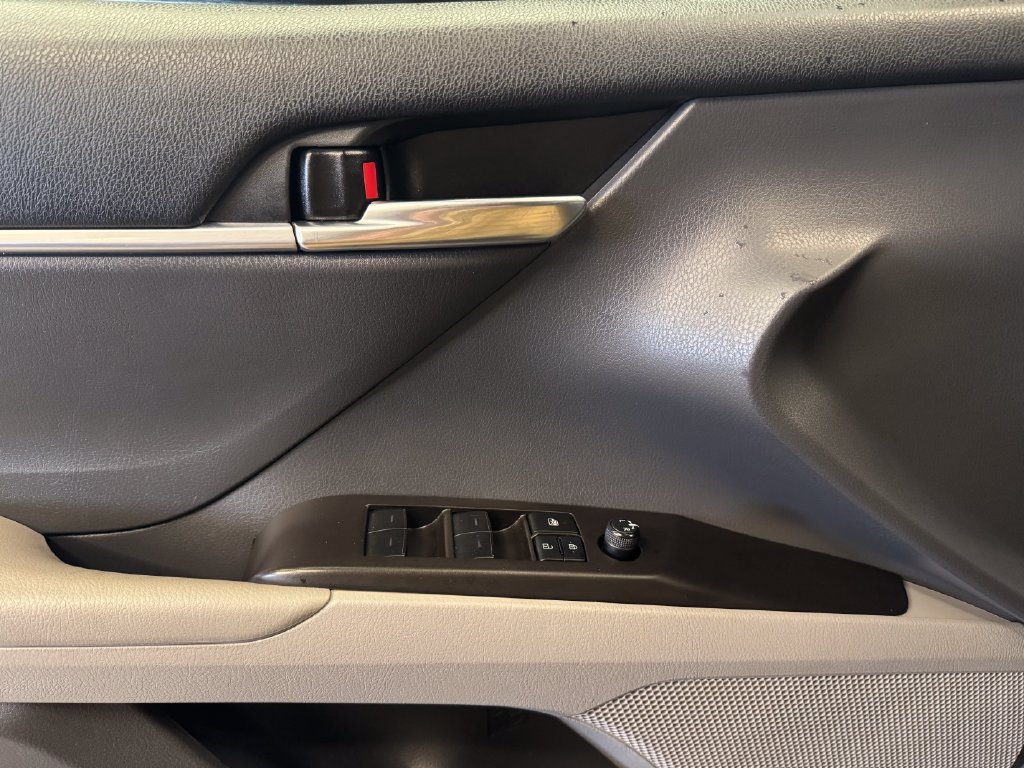 Used 2023 Toyota Camry SE FWD image 19
