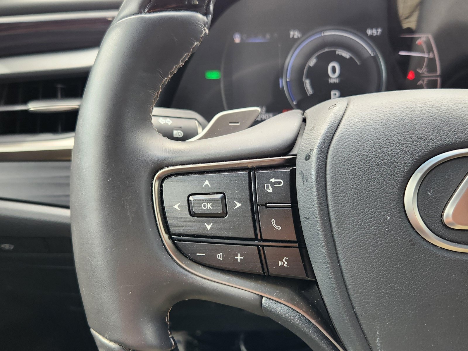 Certified 2021 Lexus ES 300h w/ Luxury Package FWD image 33