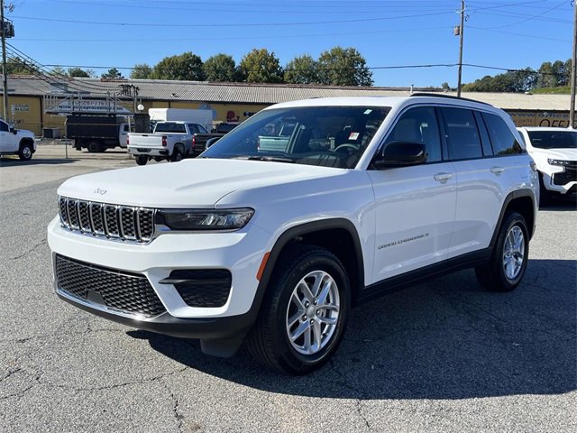 Used 2025 Jeep Grand Cherokee Laredo X image 9