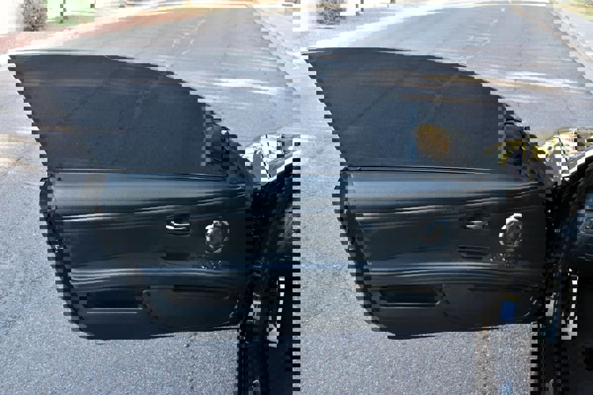 Used 2012 BMW M3 Convertible w/ Premium Pkg image 9