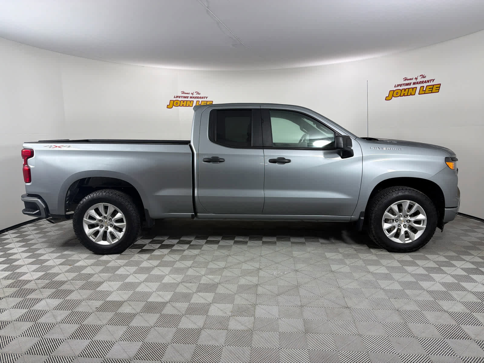 Used 2025 Chevrolet Silverado 1500 Custom image 7