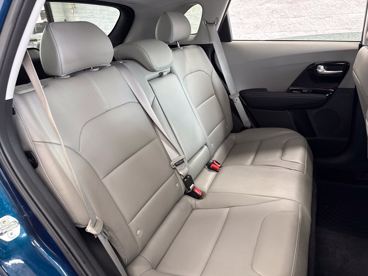 Used 2022 Kia Niro EX Premium FWD image 43