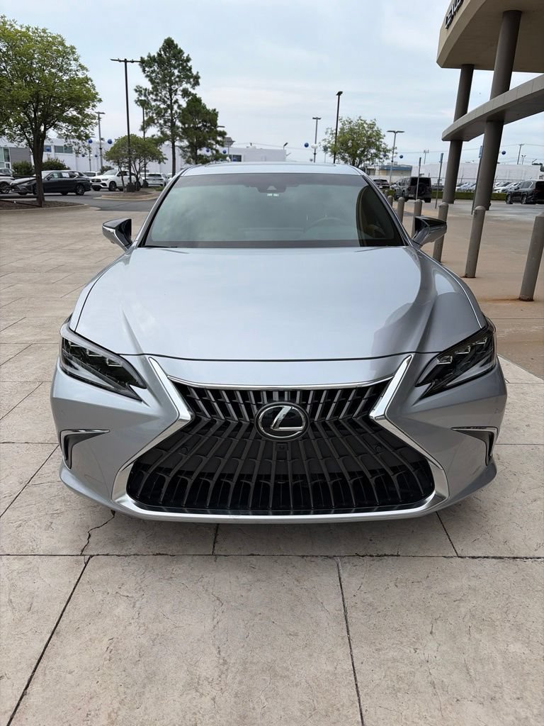 Used 2024 Lexus ES 300h Ultra Luxury w/ Accessory Package (Z2) FWD image 6