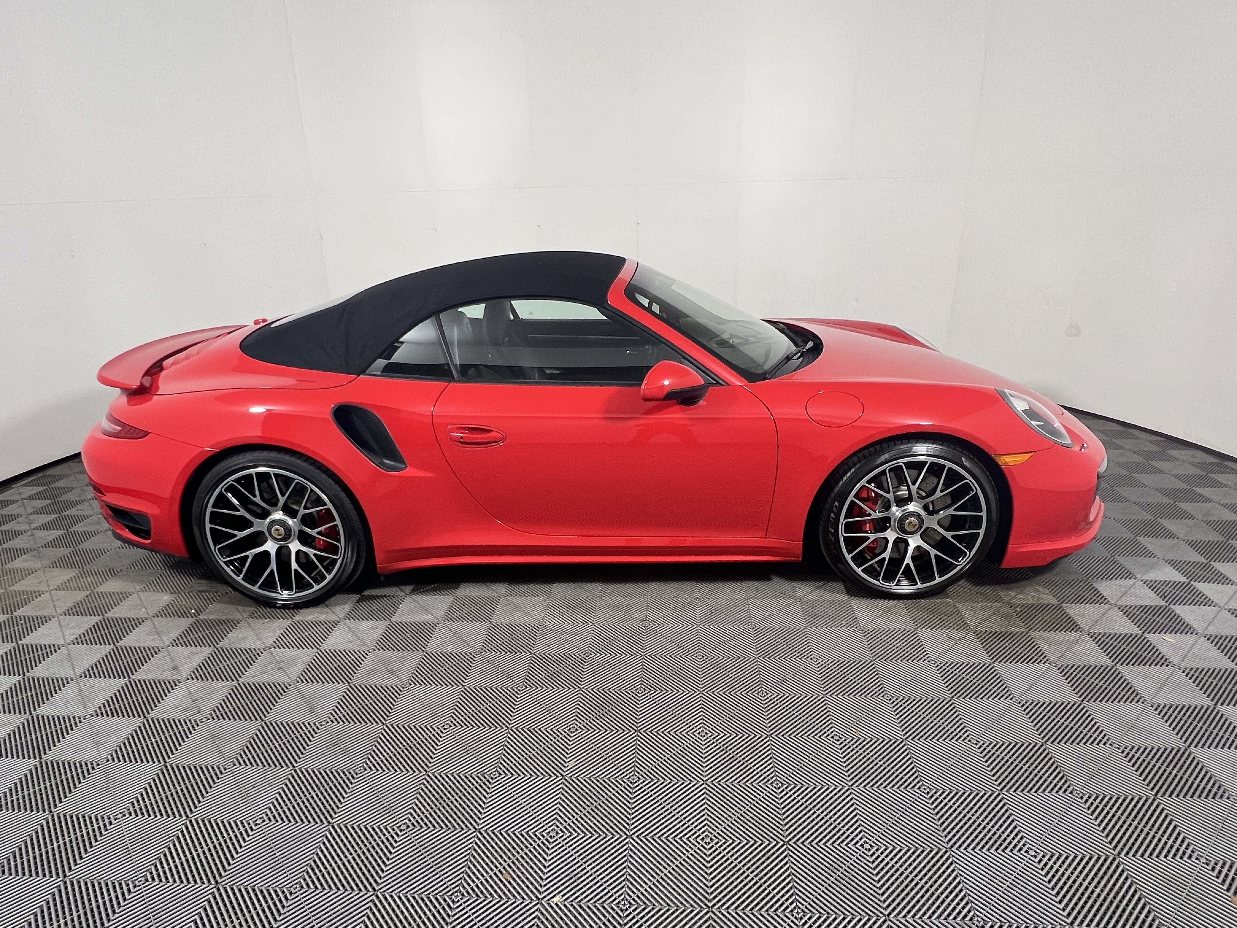 Certified 2015 Porsche 911 4 Cabriolet AWD/4WD image 8