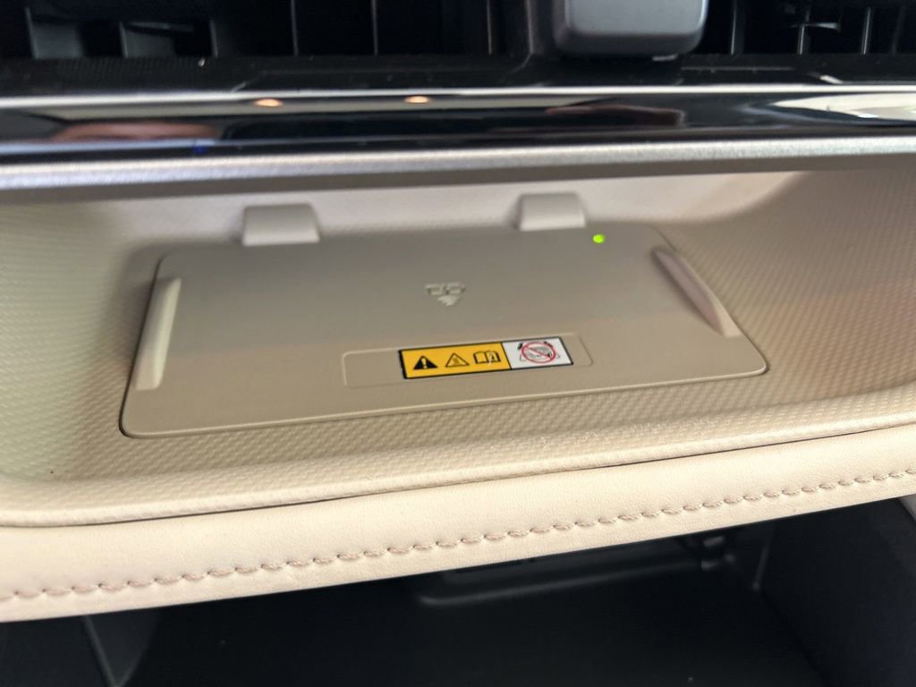 Used 2024 Toyota Highlander XLE AWD/4WD image 39
