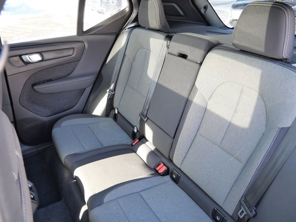 Used 2024 Volvo XC40 B5 Core image 27