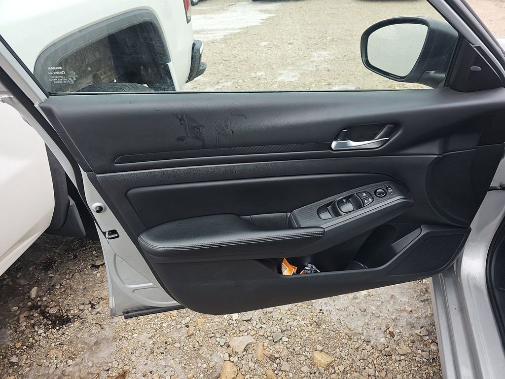 Used 2024 Nissan Altima 2.5 SV image 16