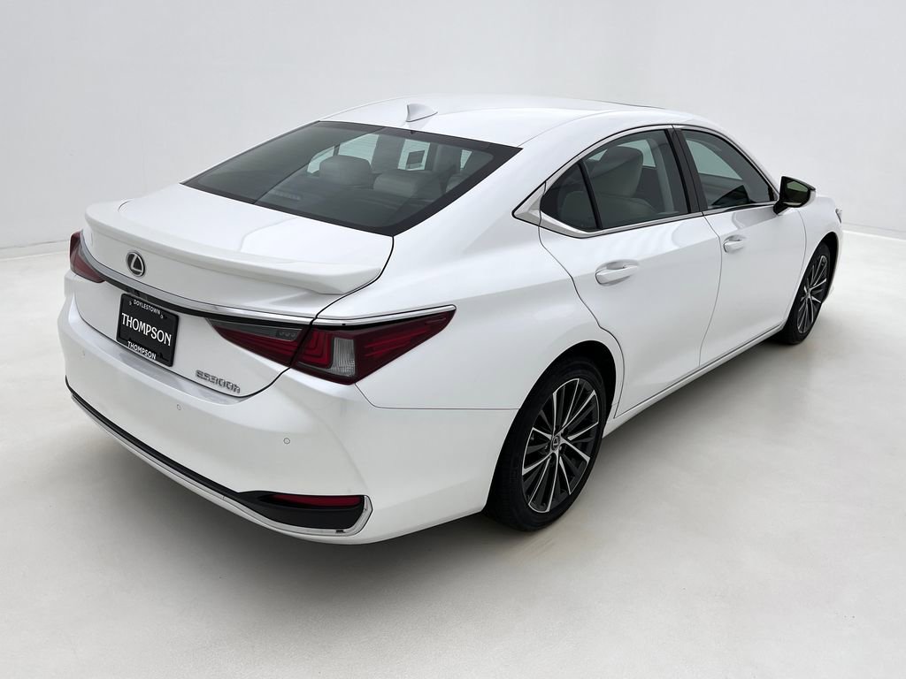 Used 2025 Lexus ES 300h w/ Premium Package image 7