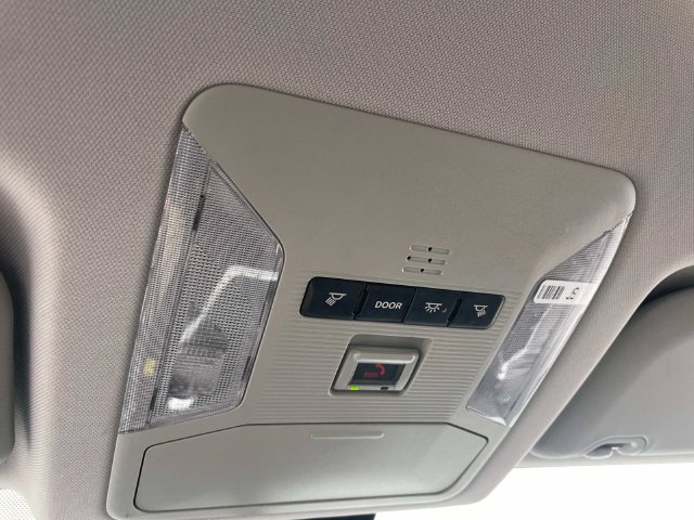 Used 2021 Toyota RAV4 LE AWD/4WD image 32