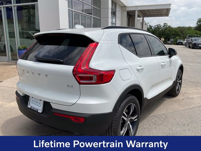 New 2026 Volvo XC40 B4 Core w/ Climate Package FWD image 7