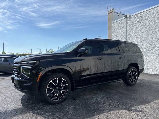 Used 2025 Chevrolet Suburban RST w/ Comfort Package AWD/4WD image 3