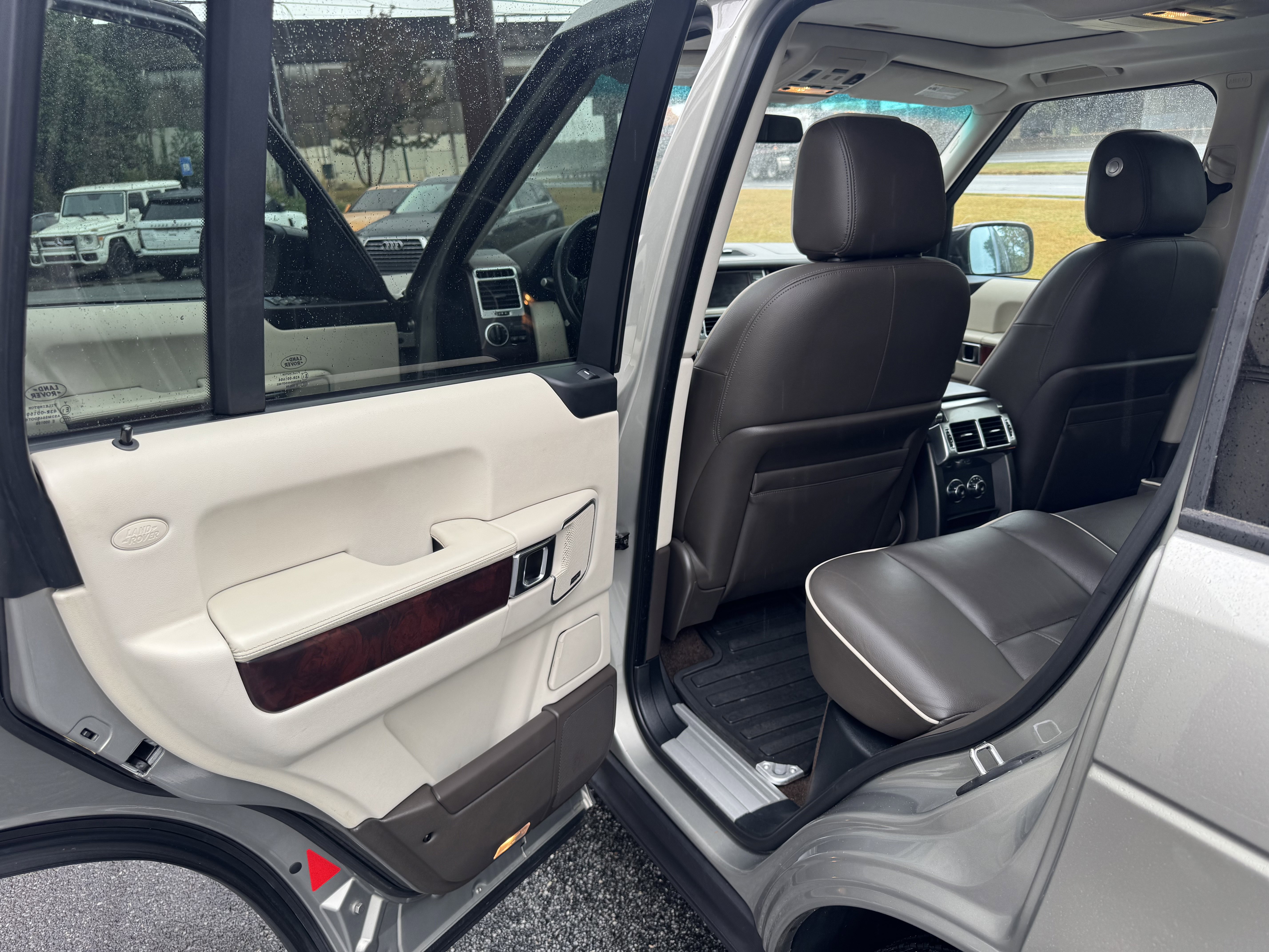 Used 2012 Land Rover Range Rover HSE image 27