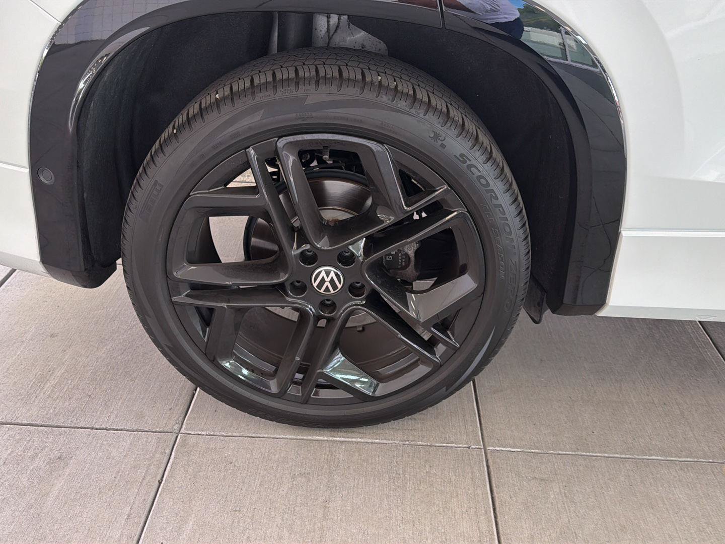 Certified 2026 Volkswagen Tiguan SE R-Line FWD image 11