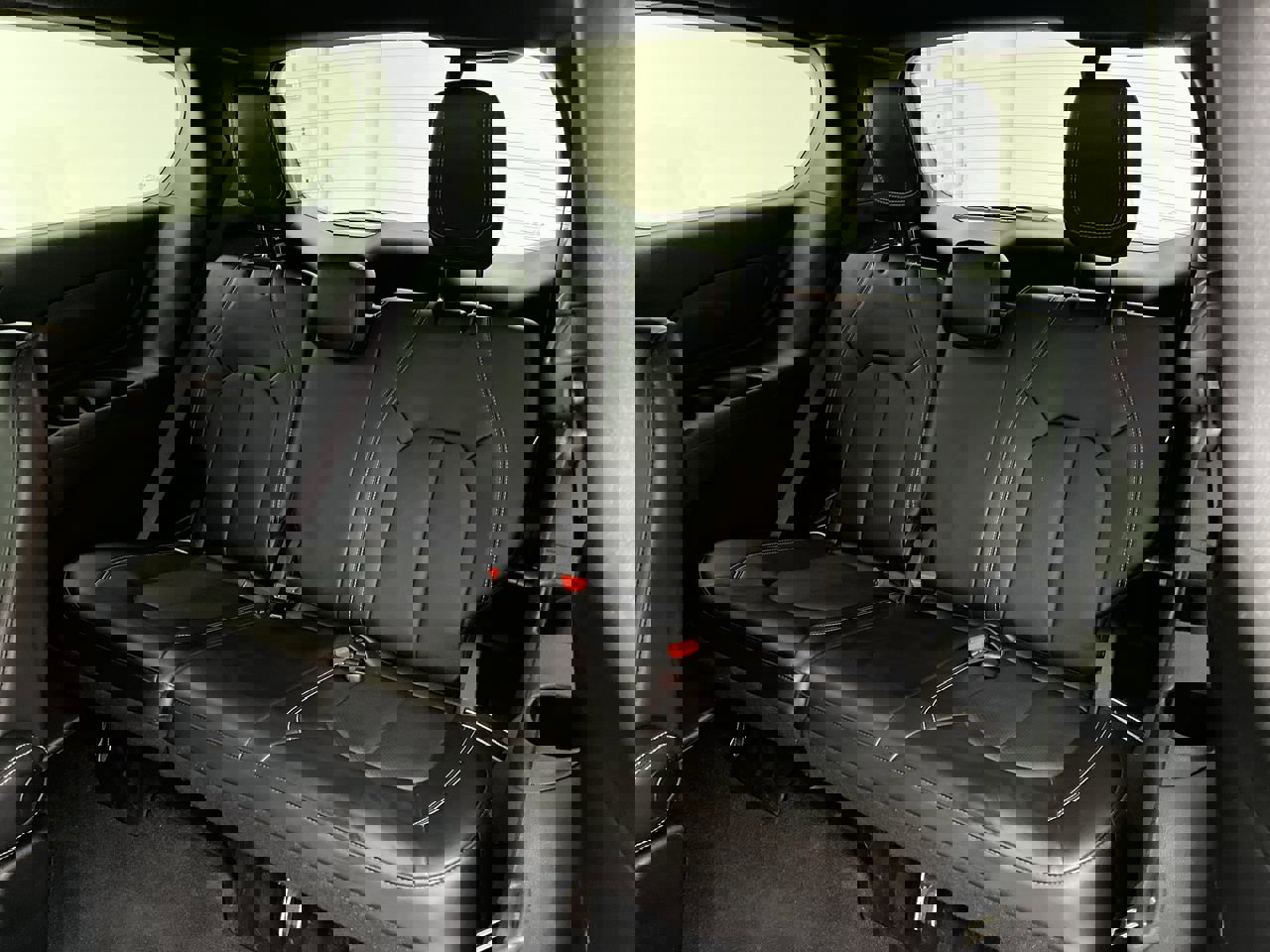 Used 2025 Chrysler Pacifica Select image 12