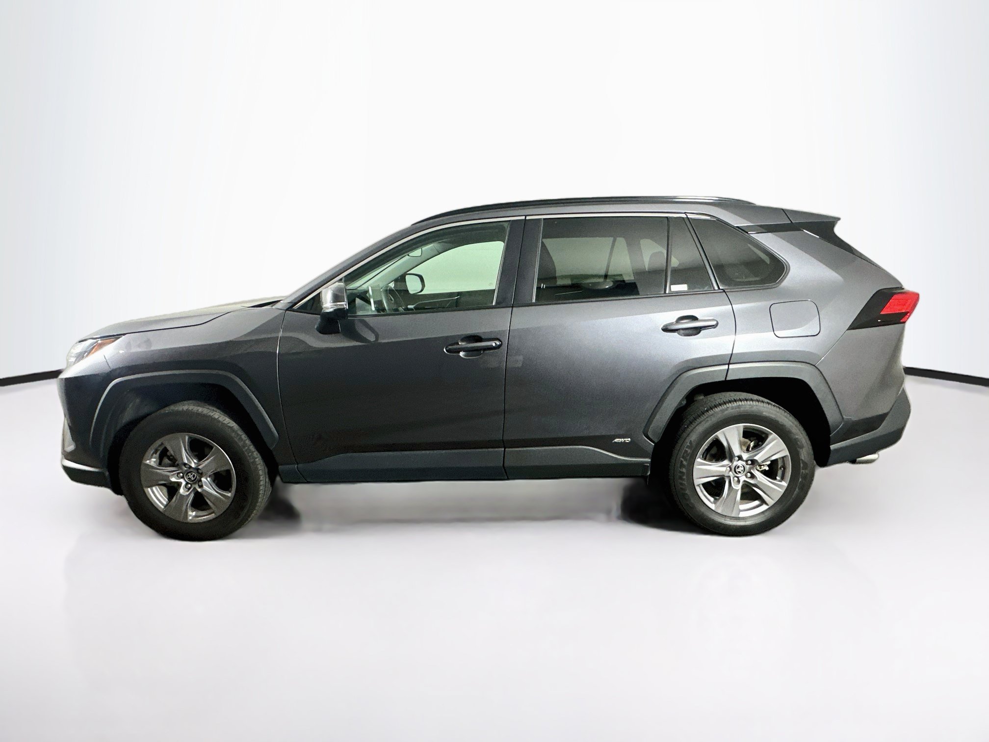 Used 2025 Toyota RAV4 XLE AWD/4WD image 4