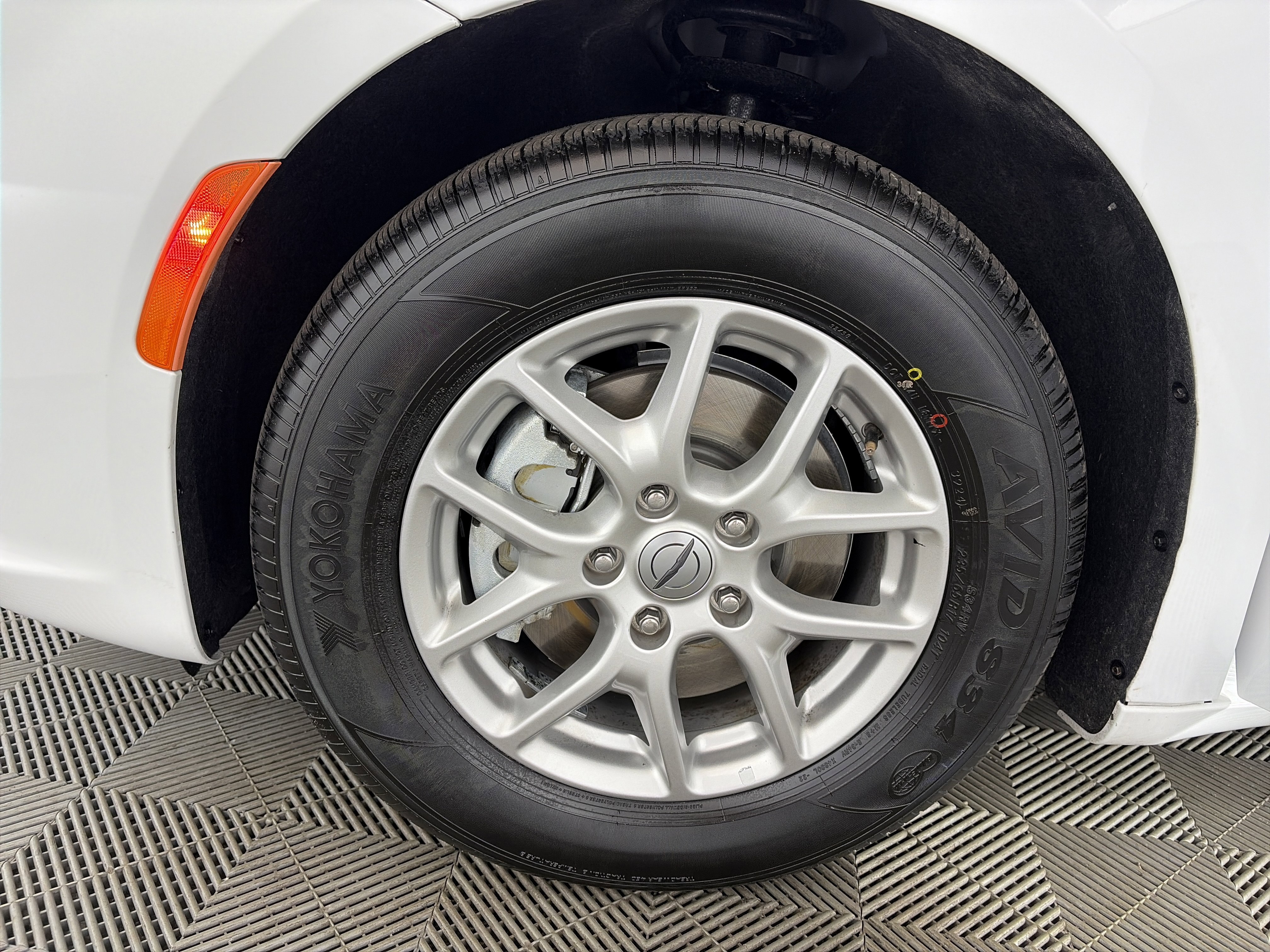 Used 2024 Chrysler Pacifica Touring-L image 14