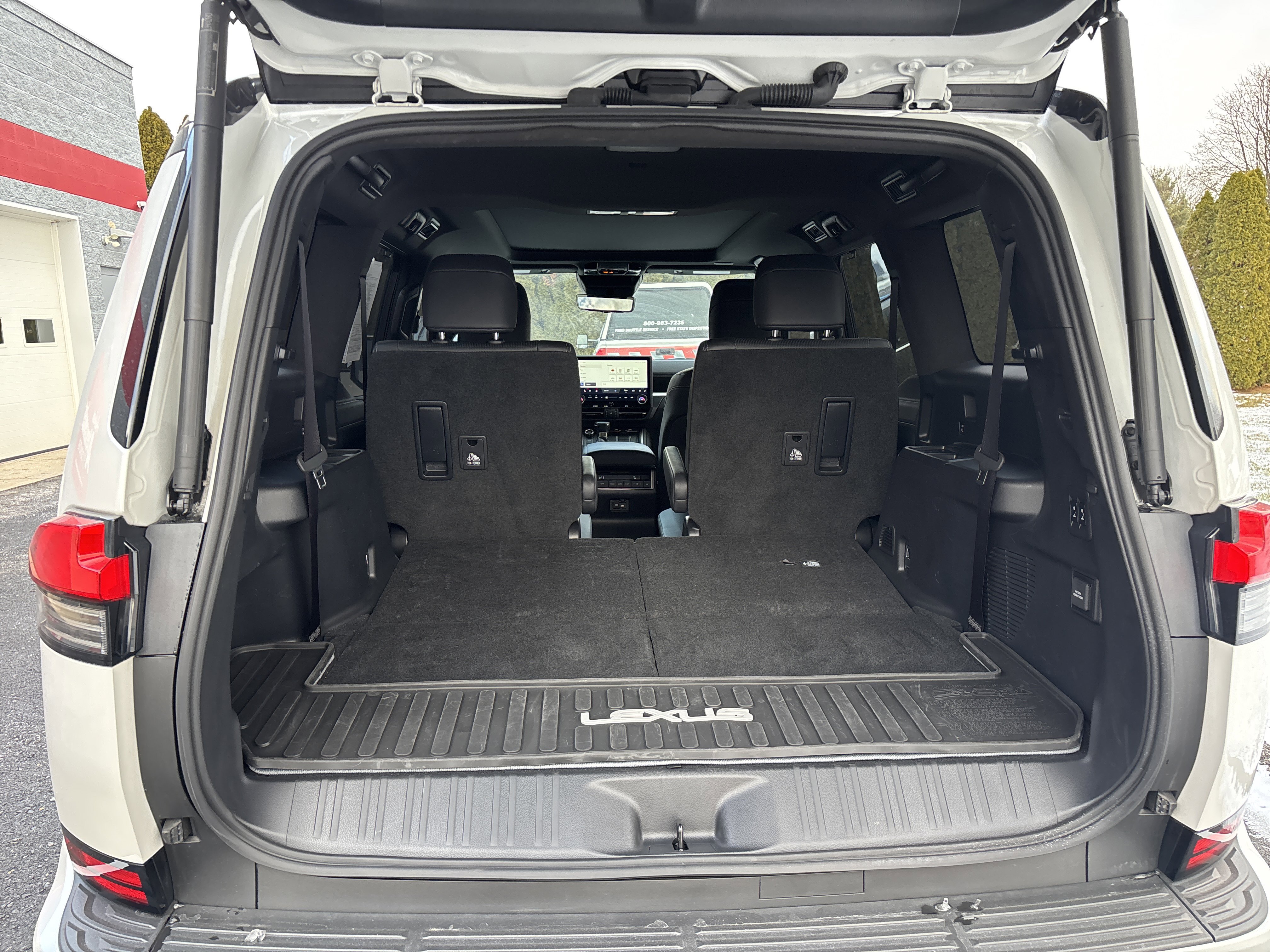 Used 2024 Lexus GX 550 w/ Accessory Package (2T) image 5