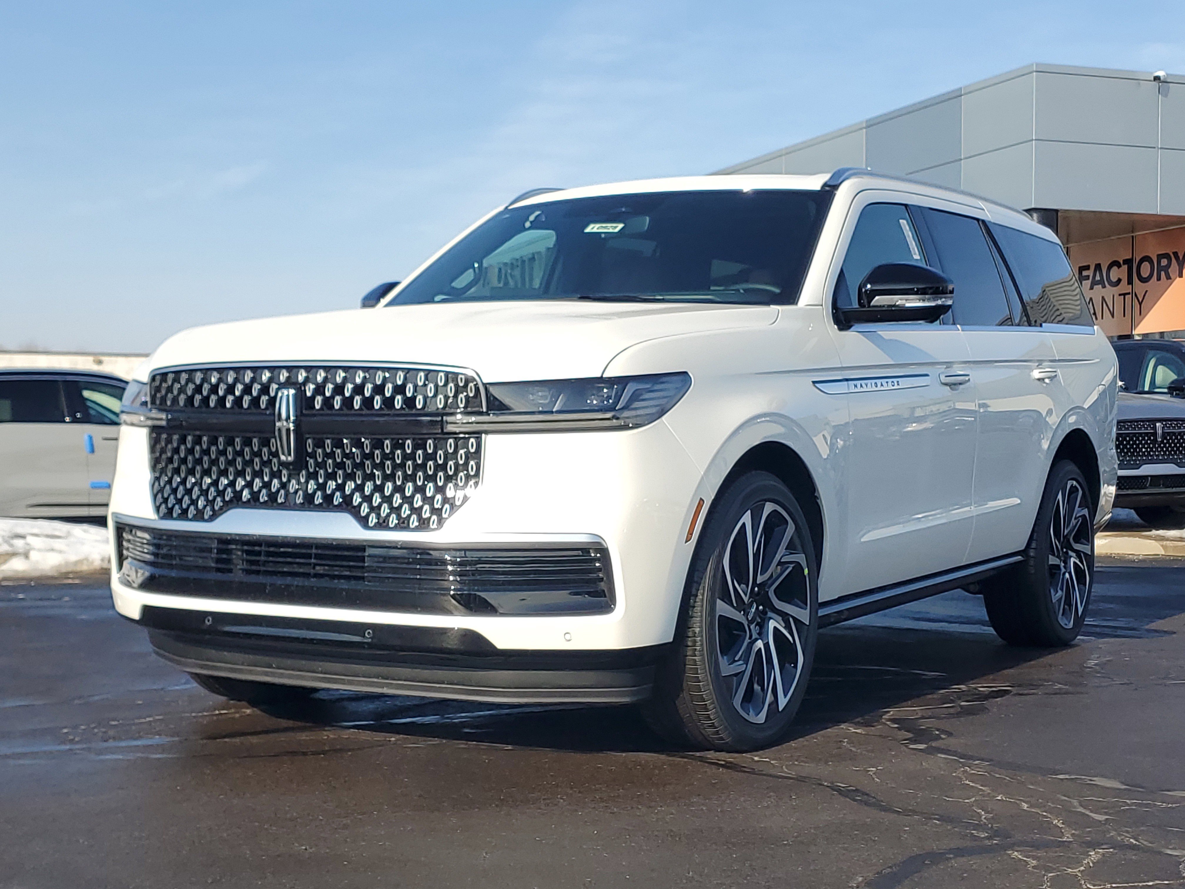 New 2026 Lincoln Navigator Reserve image 2