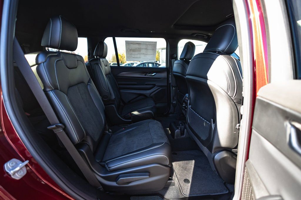 New 2025 Jeep Grand Cherokee L Altitude image 29