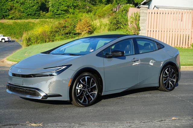 Used 2026 Toyota Prius Plug-In Hybrid FWD image 3