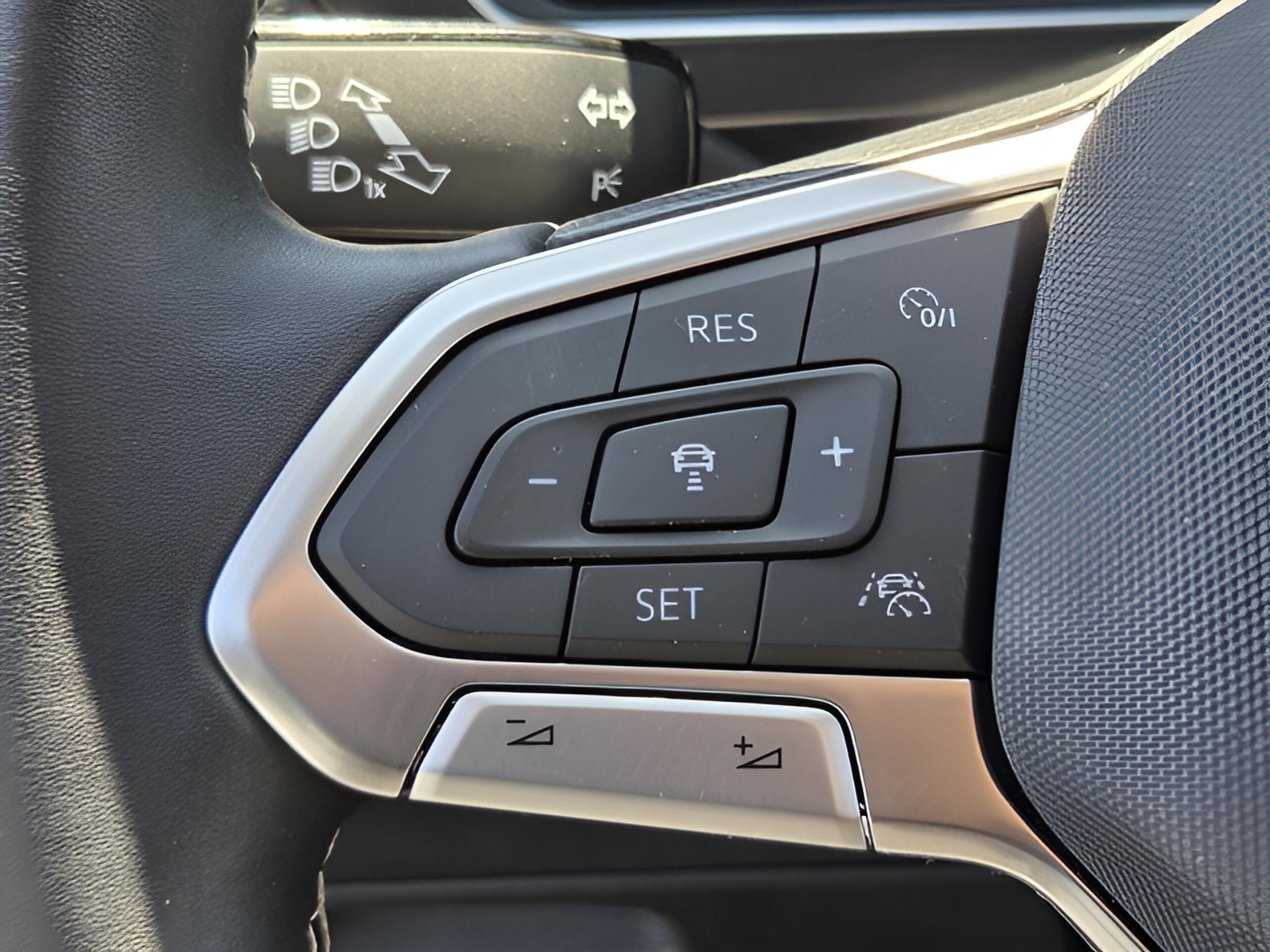 Used 2023 Volkswagen Tiguan SE image 23