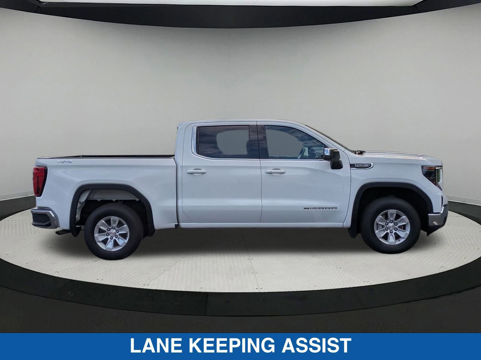 Used 2022 GMC Sierra 1500 SLE image 2