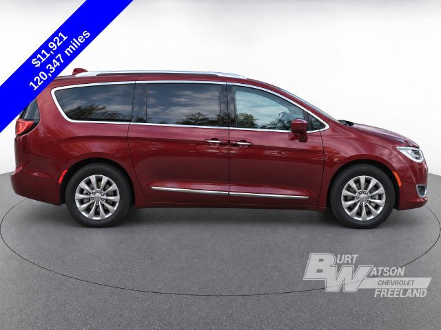 Used 2018 Chrysler Pacifica Touring-L Plus FWD image 10