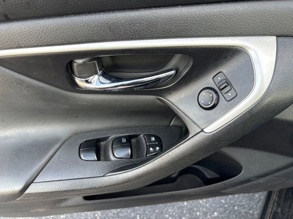 Used 2018 Nissan Altima 2.5 SV FWD image 16