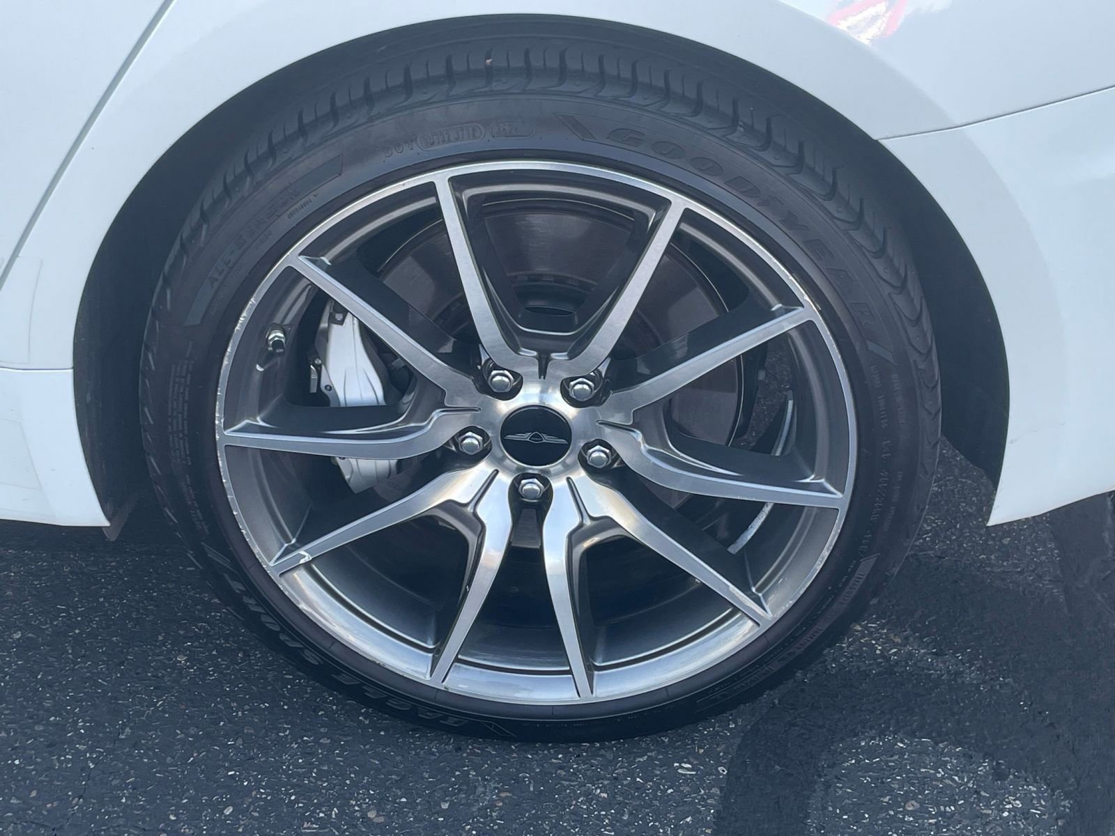 Used 2025 Genesis G70 2.5T image 32