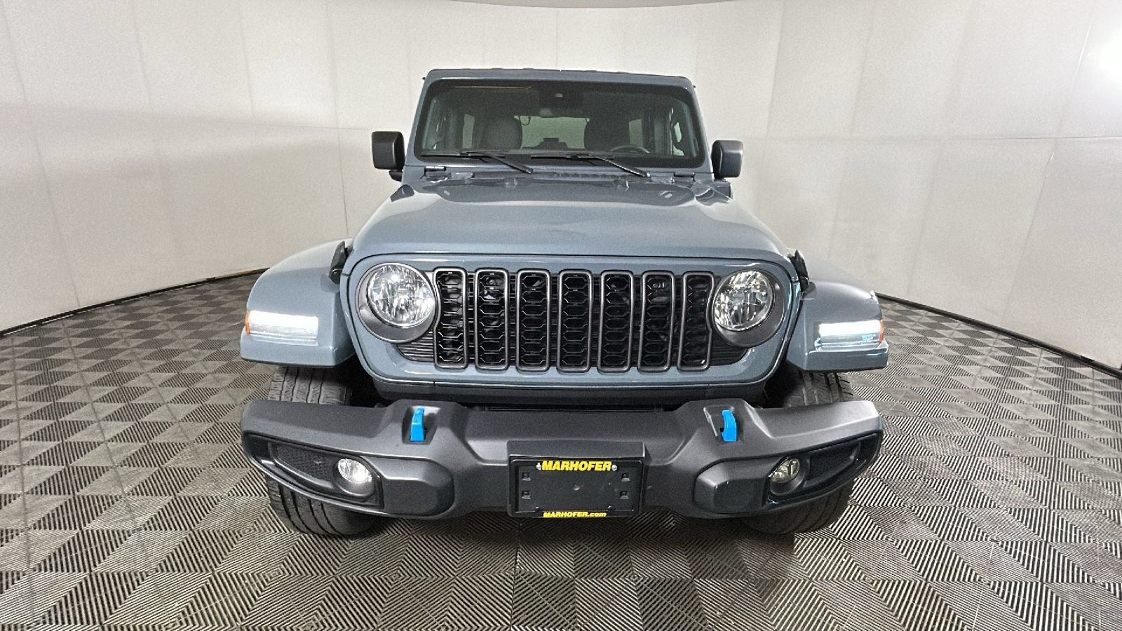 Used 2024 Jeep Wrangler Unlimited w/ Convenience Group AWD/4WD image 9