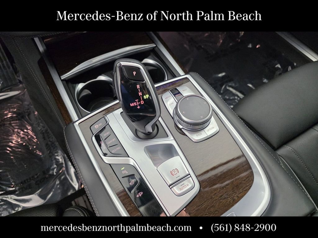 Used 2022 BMW 750i xDrive image 25