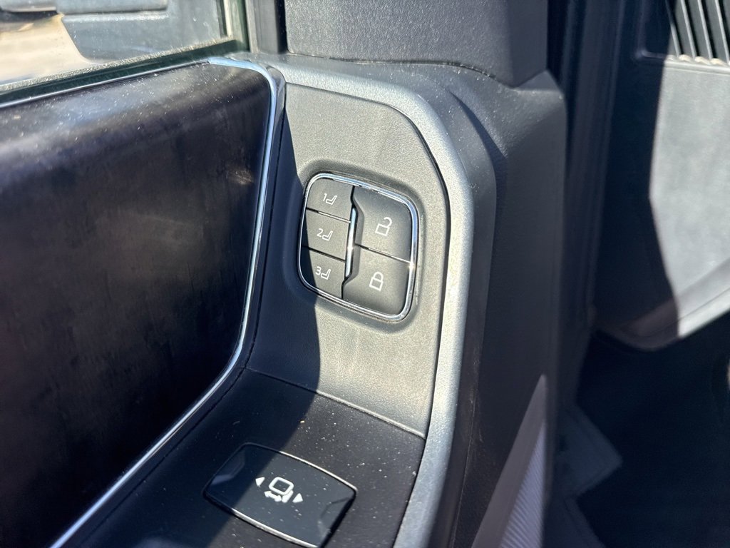 Used 2023 Ford F250 Lariat w/ Chrome Package image 17