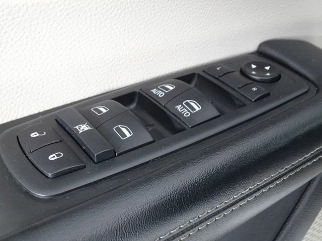 Used 2021 Chrysler Voyager L image 18