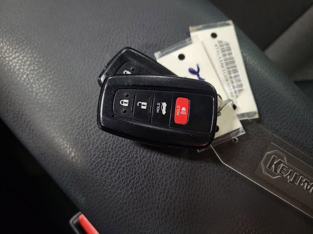 Used 2020 Toyota Camry LE image 14