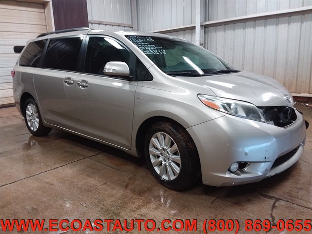 Used 2017 Toyota Sienna Limited AWD/4WD image 4