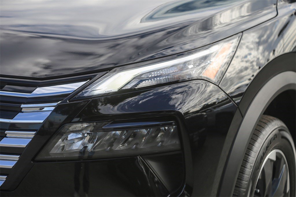 New 2026 Nissan Rogue SV image 4