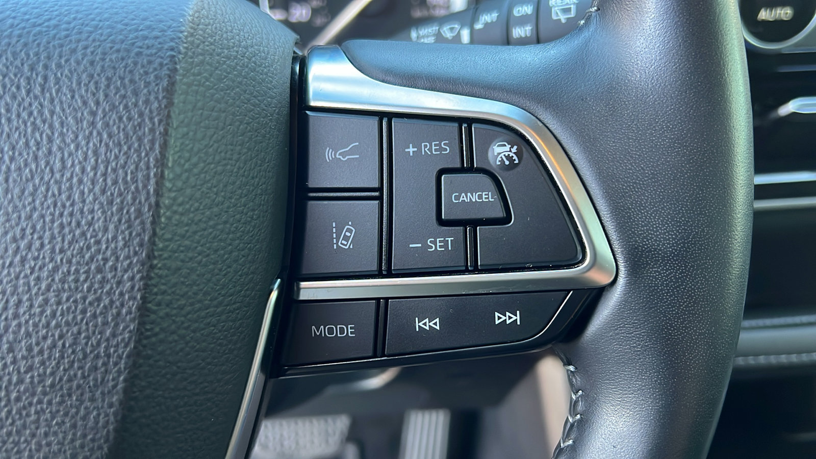 Used 2020 Toyota Highlander XLE image 25