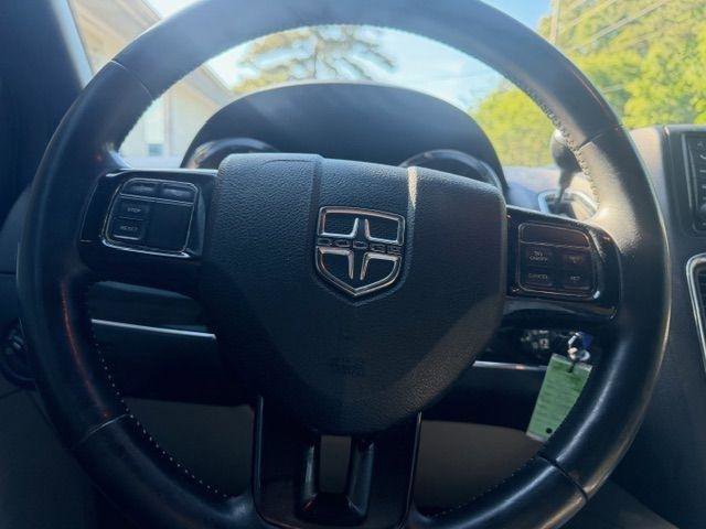 Used 2018 Dodge Grand Caravan SXT FWD image 20