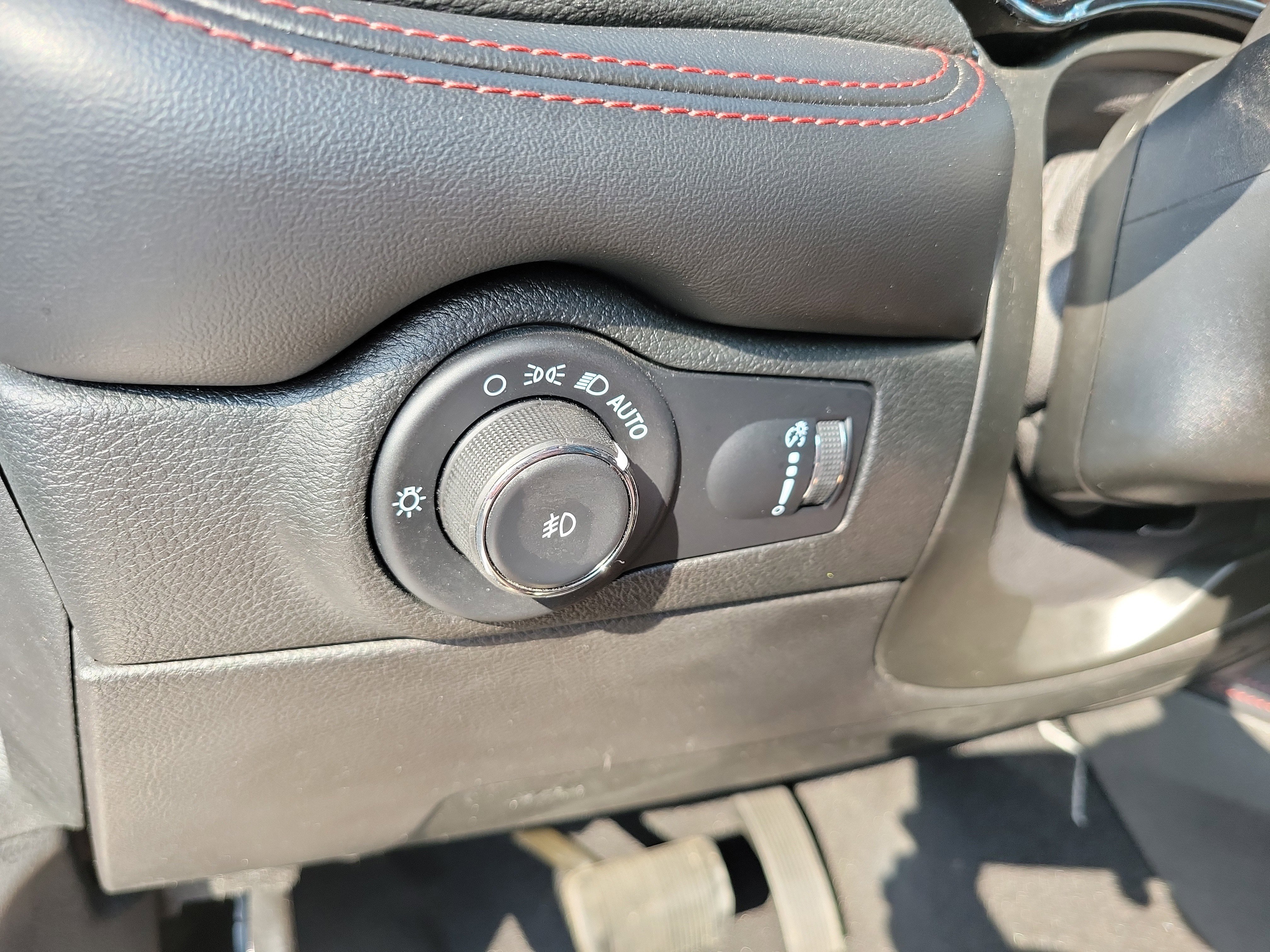 Used 2023 Dodge Durango GT image 34