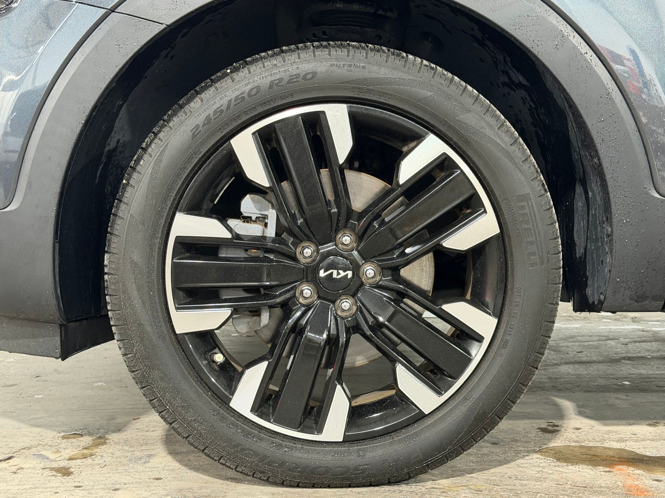 Used 2024 Kia Telluride SX w/ Towing Package FWD image 10