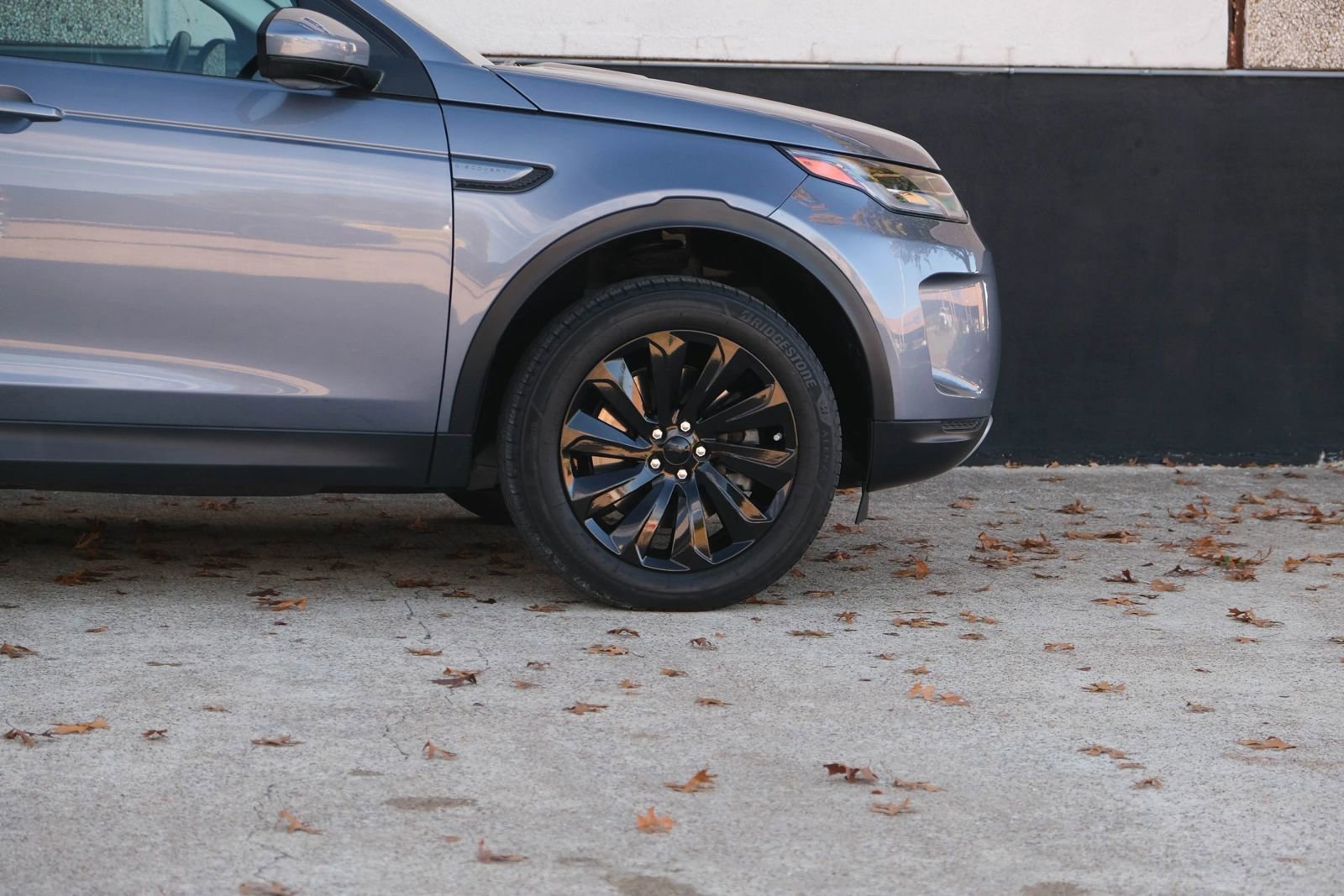 Used 2020 Land Rover Discovery Sport SE image 12