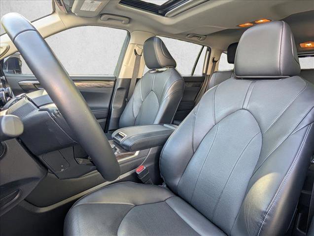 Used 2024 Toyota Highlander Limited AWD/4WD image 12