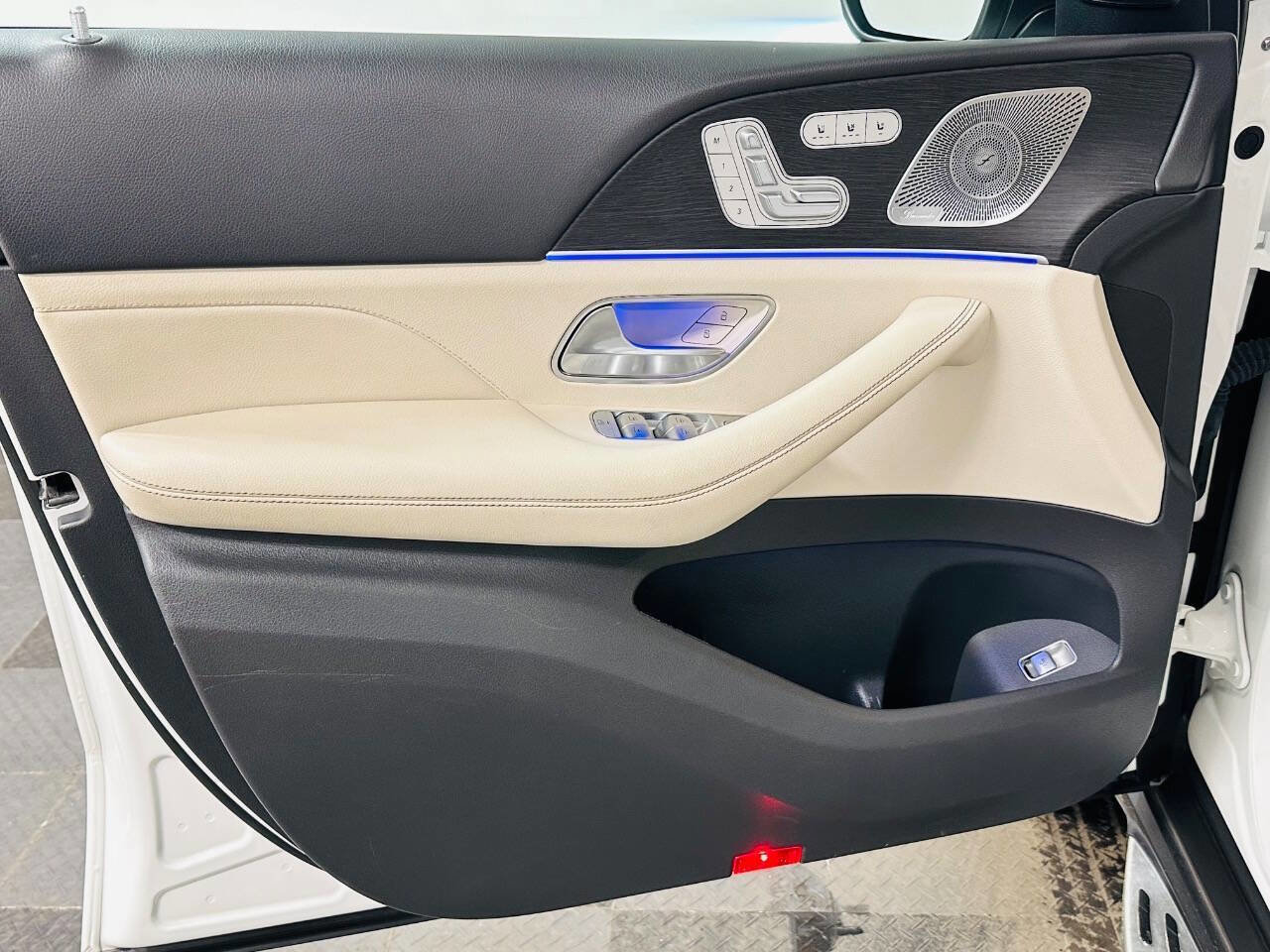 Used 2020 Mercedes-Benz GLE 580 4MATIC w/ Parking Assist Package image 27