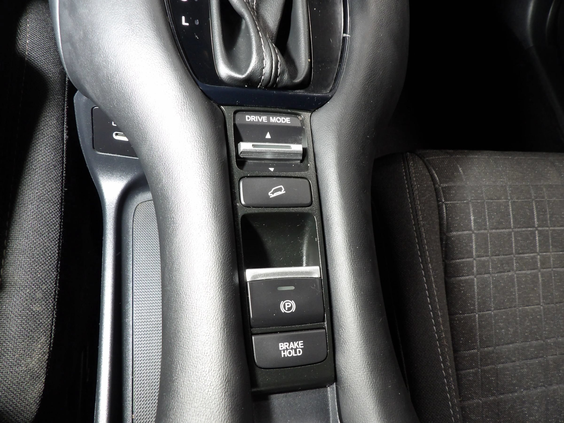 Used 2025 Honda HR-V LX image 13