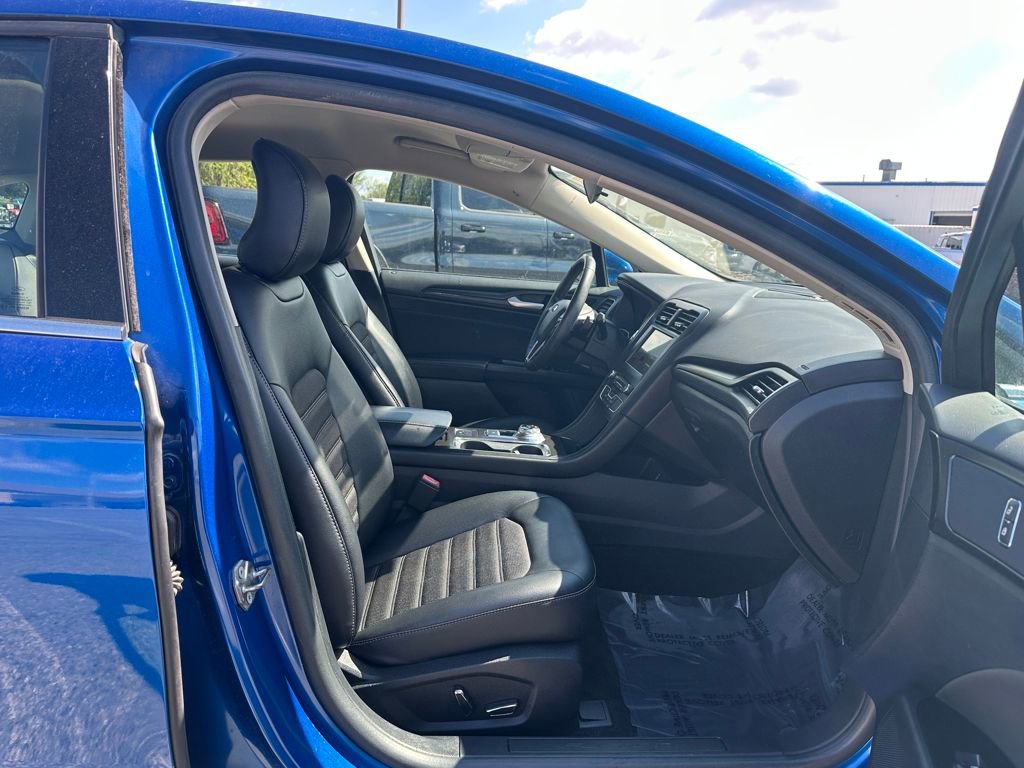 Used 2018 Ford Fusion SE w/ Equipment Group 201A FWD image 17
