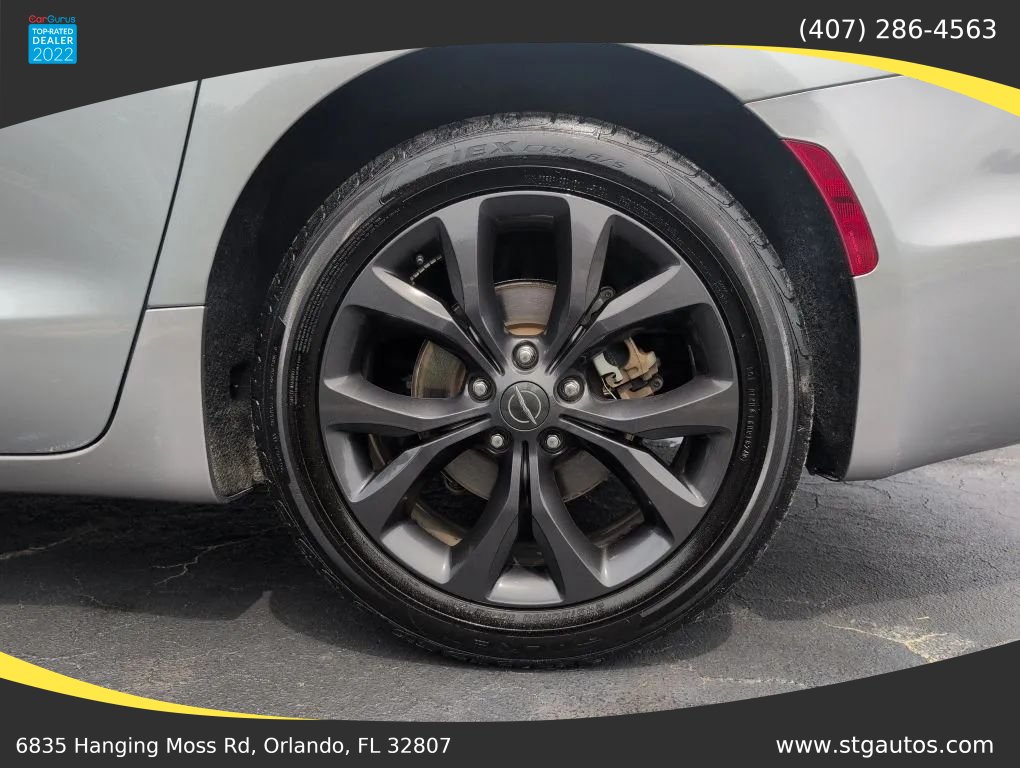 Used 2020 Chrysler Pacifica Touring-L w/ S Appearance Package FWD image 31