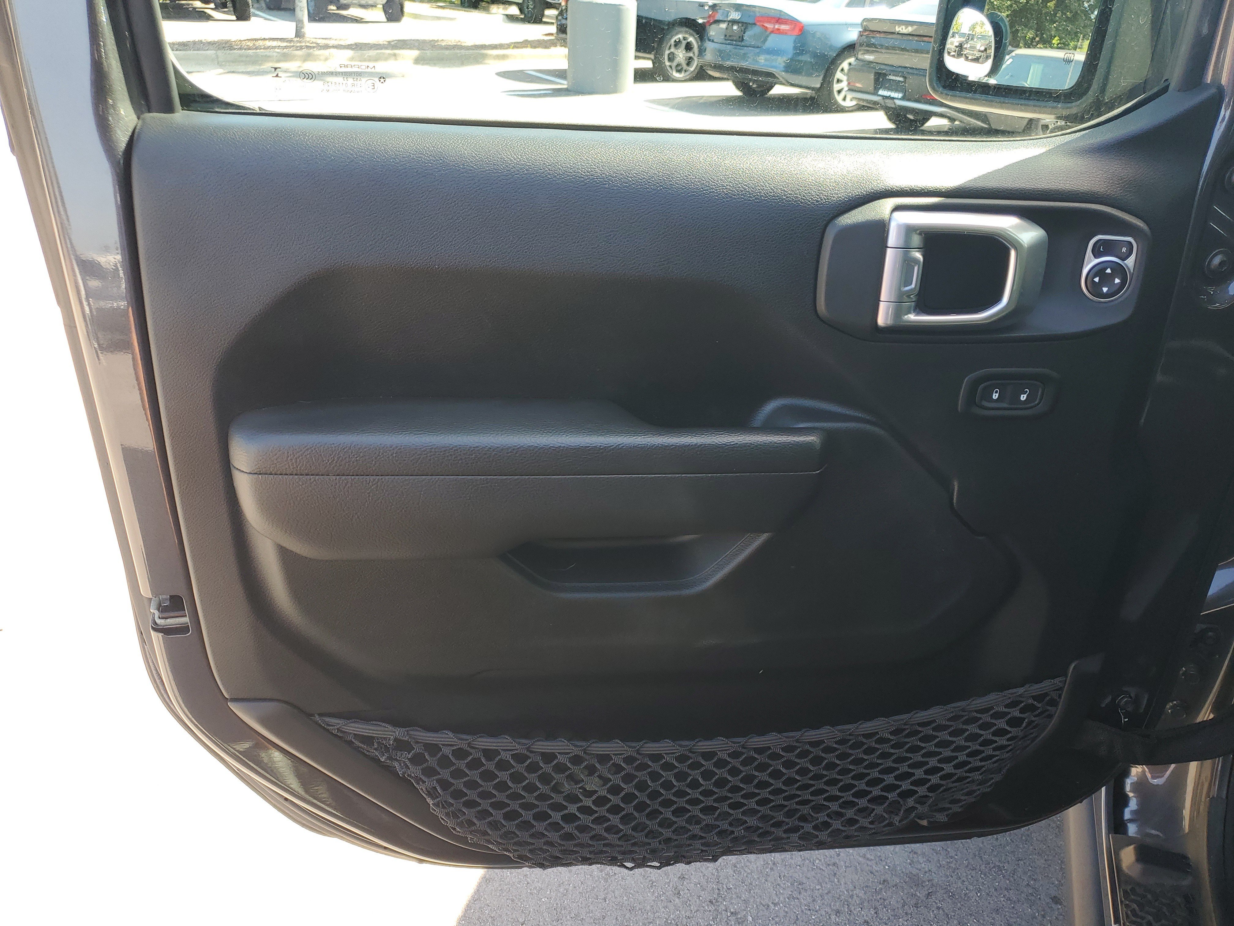 Used 2023 Jeep Wrangler Unlimited Rubicon w/ LED Lighting Group AWD/4WD image 8